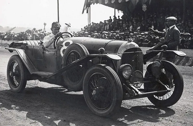 Bentley Le Mansin 24 tunnin ajossa, 1924