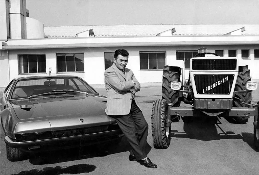 Ferruccio Lamborghini Jaramalla ja hänen merkkinsä traktorilla, 1970