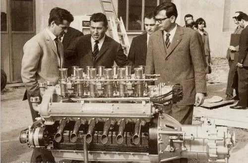 Giotto Bizzarrini, Ferruccio Lamborghini ja Giampaolo Dallara vuonna 1963,