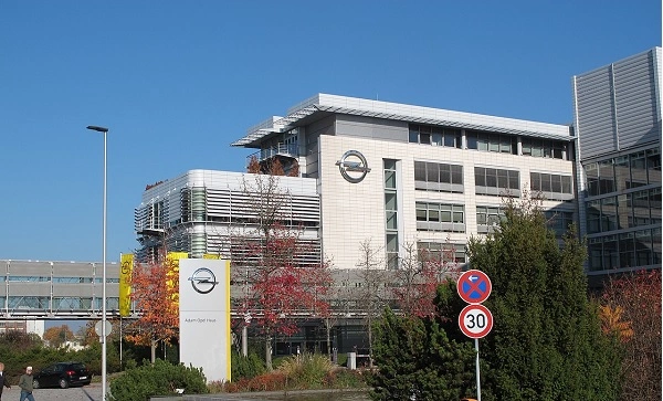 Opelin pääkonttori Rüsselsheimissa